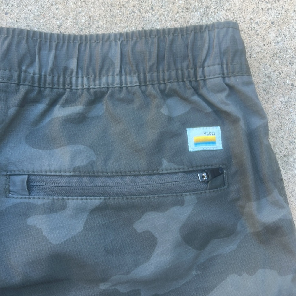 Vuori Men's Green Camo Ripstop Shorts Size M - Picture 5 of 7